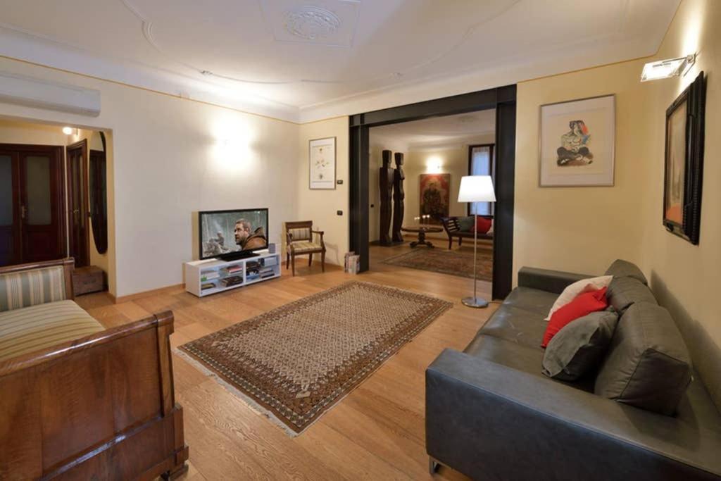 C-Rooms, Residenza Correggio Парма Екстериор снимка